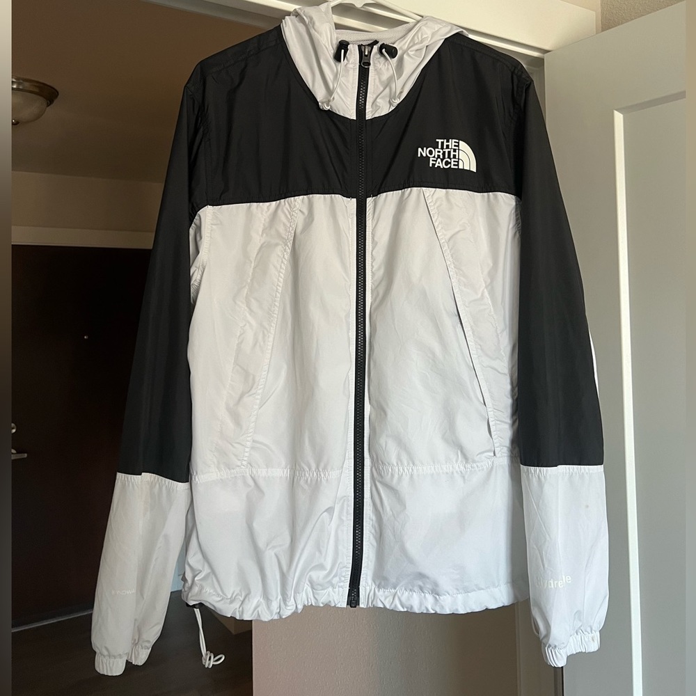 North Face Windbreaker. Size L.